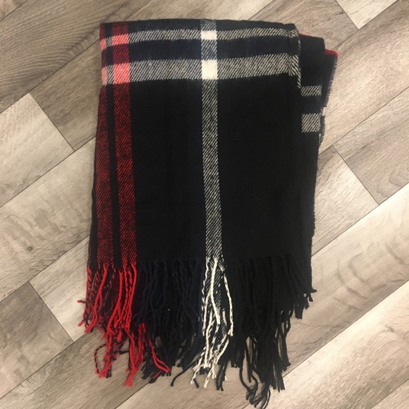 Dynamite Plaid Cape - Picture 3 of 3